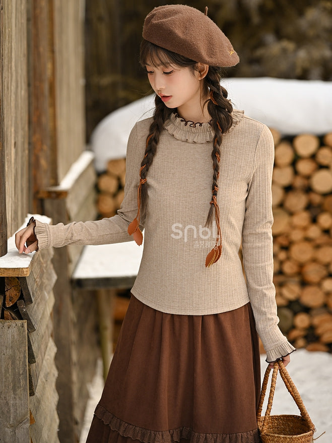 Hellbraunes Langarm-Top mit Rüschenausschnitt