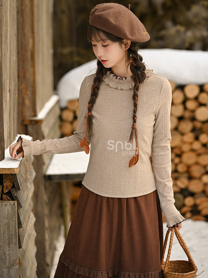 Hellbraunes Langarm-Top mit Rüschenausschnitt