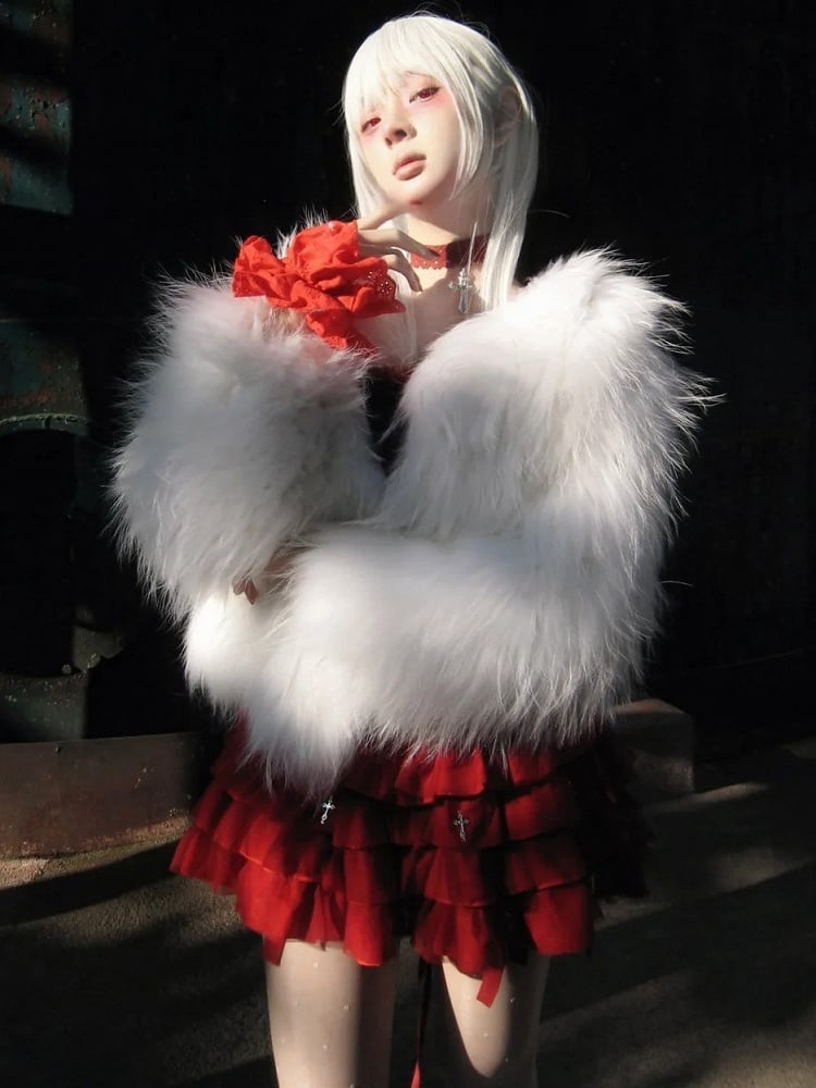 ホワイトフェイクファーコート