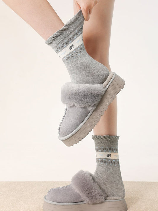 Cotton Geometric Pattern Ruffled Socks Trim and Black/White/Gray House