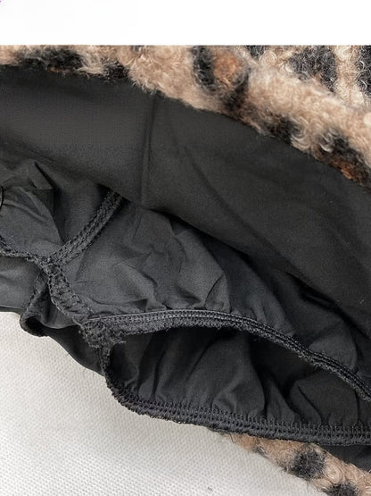 Kaffeefarbener Leoparden-Fleecerock mit zotteligem Futter