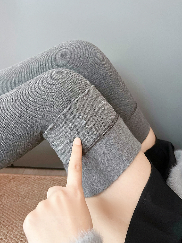 Cremefarbene Overknee-Strümpfe mit süßer Katzenpfote