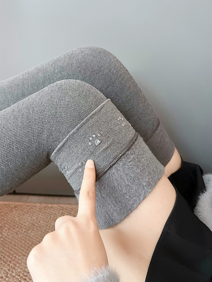 Cremefarbene Overknee-Strümpfe mit süßer Katzenpfote