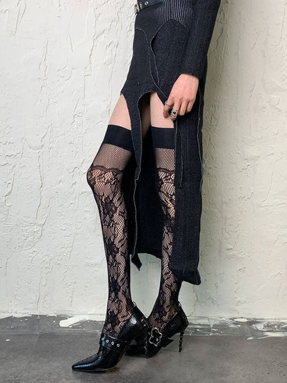 黒の透かし彫り花柄オーバーニーストッキング