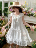 Weißes Mori Kei-Kleid mit Blumenstickerei und Spitzenbesatz