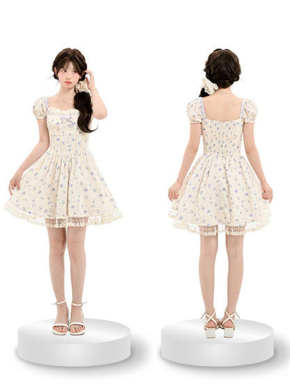 Mori Kei Blumenkleid Beige, quadratischer Ausschnitt und kurze Puffärmel