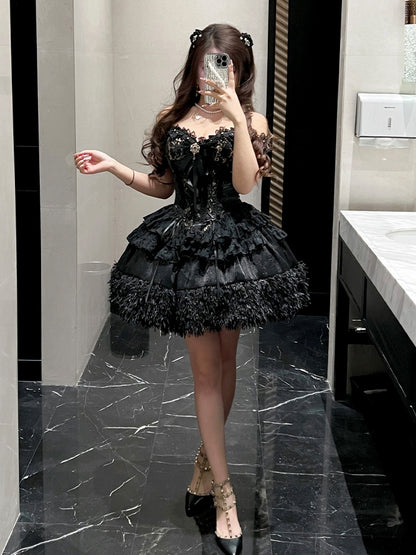 Schwarzes und goldenes trägerloses Korsett-Oberteil mit herzförmigem Ausschnitt + schimmernder schwarzer Paillettenrock