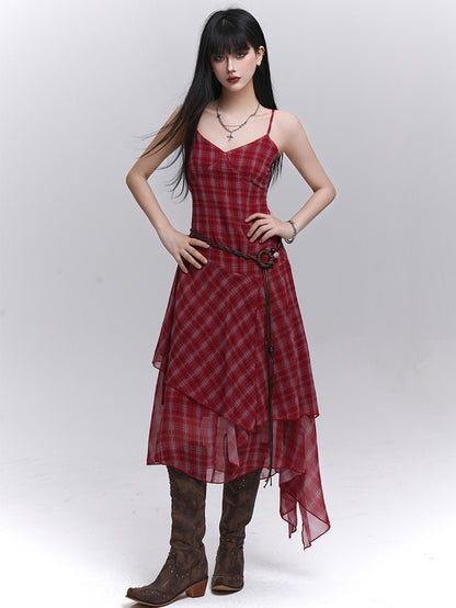 Rotes Camisole-Kleid mit V-Ausschnitt und Taschentuchsaum