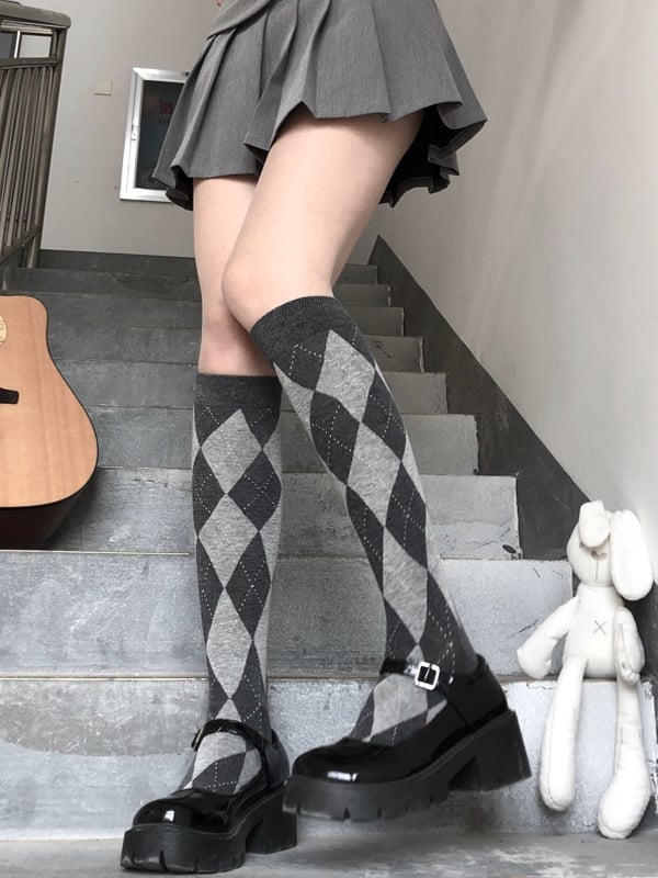 4 Diamond Retro Colors Pattern Socks Calf