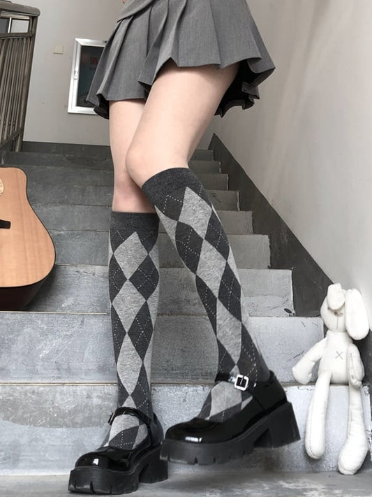 4 Diamond Retro Colors Pattern Socks Calf