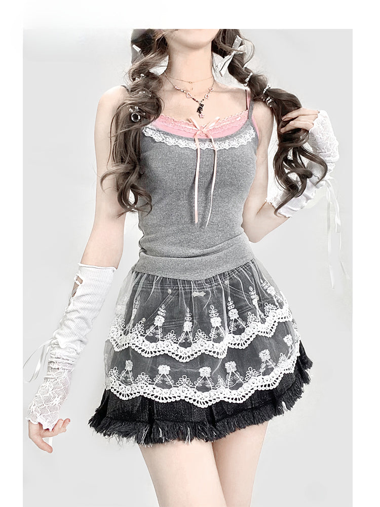 Graues, doppellagiges Cami-Top aus Spitze + rosa Cami-Top-Set mit gepolsterten Körbchen