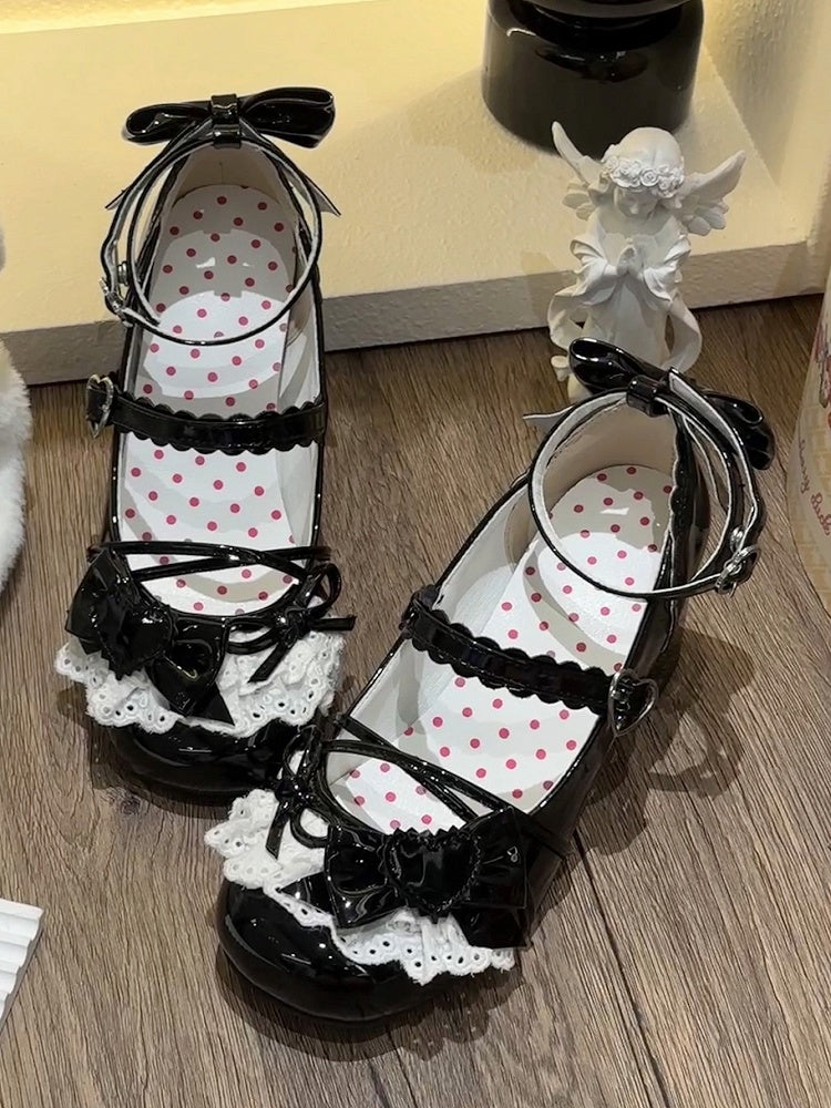 Jane Lolita mit Spitzenbesatz und Fersenschnallen, mittelhoher Schleife, Mary Sweet Heels, schwarzes Oberteil – Herz
