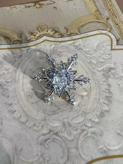 White Rhinestone Snowflake-shaped Ear Clip