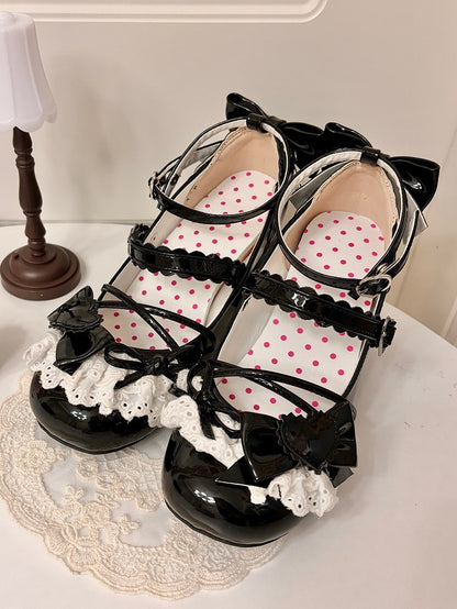 Jane Lolita mit Spitzenbesatz und Fersenschnallen, mittelhoher Schleife, Mary Sweet Heels, schwarzes Oberteil – Herz