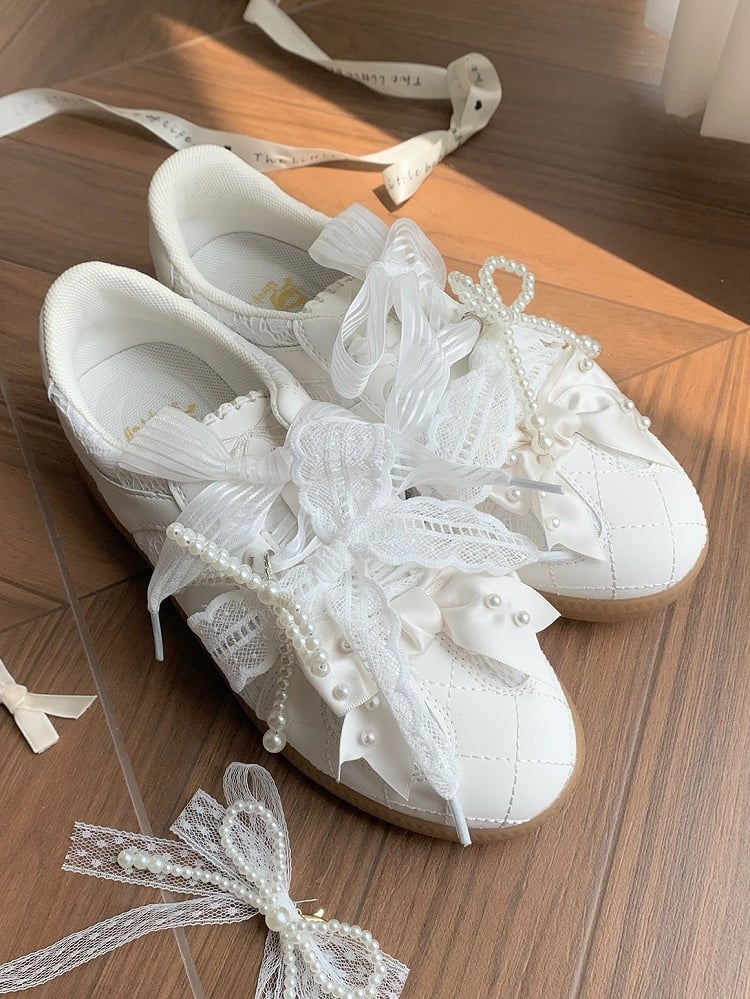 Krawatten Top Schnürung Weiße Sneakers Spitze an der Schleife Verzierte Vorderseite Perlen