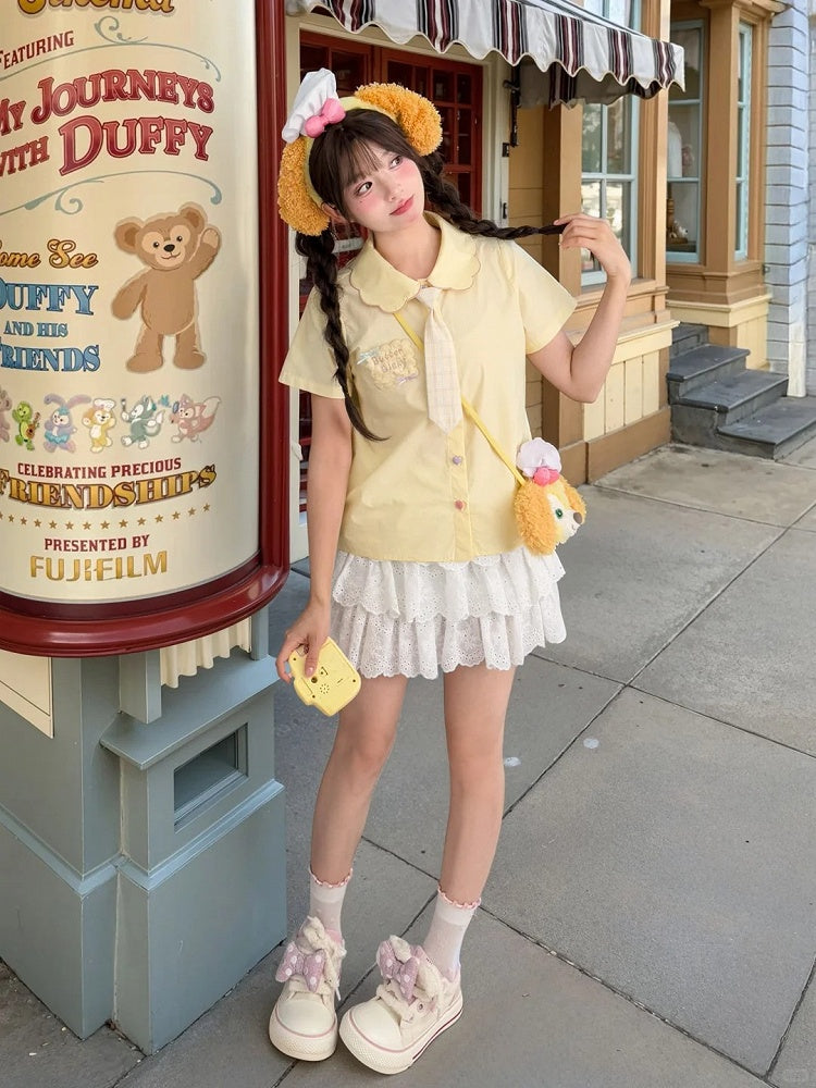 前立て刺繍のライトタイ、花びらの襟、ビスケットハートボタン、ブラウス（イエロー）