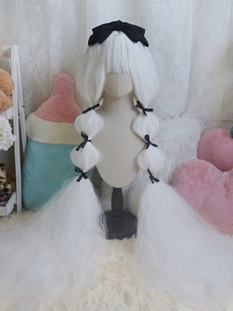 Weiße lange lockige Perücke mit vollem Pony
