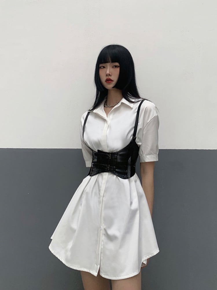 ホワイトの長袖オーバーサイズシャツ