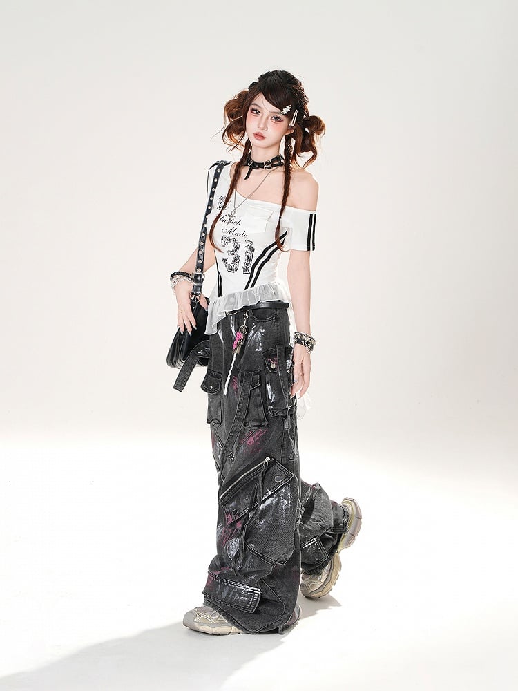 Schwarze Jeans mit weitem Bein und Used-Look, Reißverschlussdetails, niedriger Sprühfarbendruck