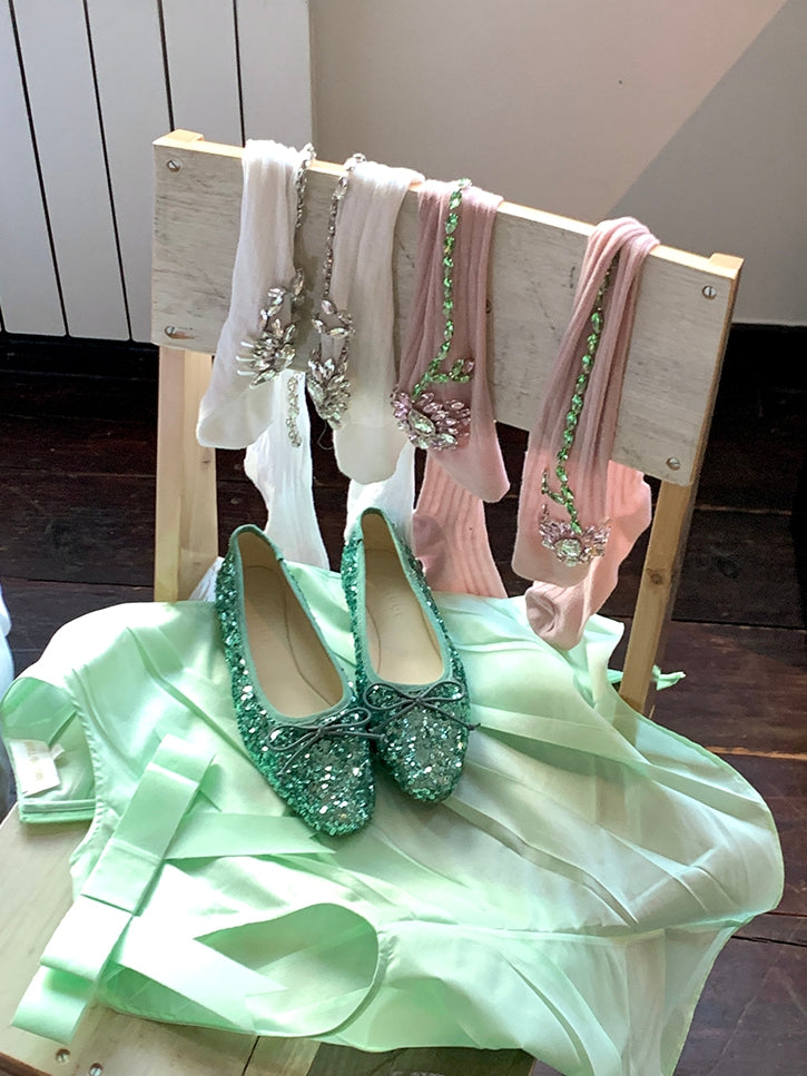 ピンク/ホワイトのラインストーンフローラル装飾のオーバーニーストッキング