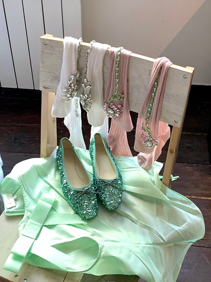 ピンク/ホワイトのラインストーンフローラル装飾のオーバーニーストッキング