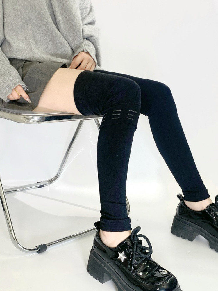 Chaleurs Couleurs : (2 chaussettes hautes antidérapantes noires en silicone)