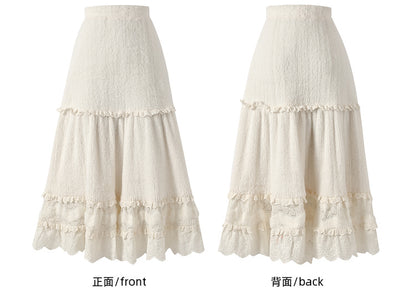 Beigefarbener Midirock mit hoher Taille und Spitzenakzenten und Volantsaum