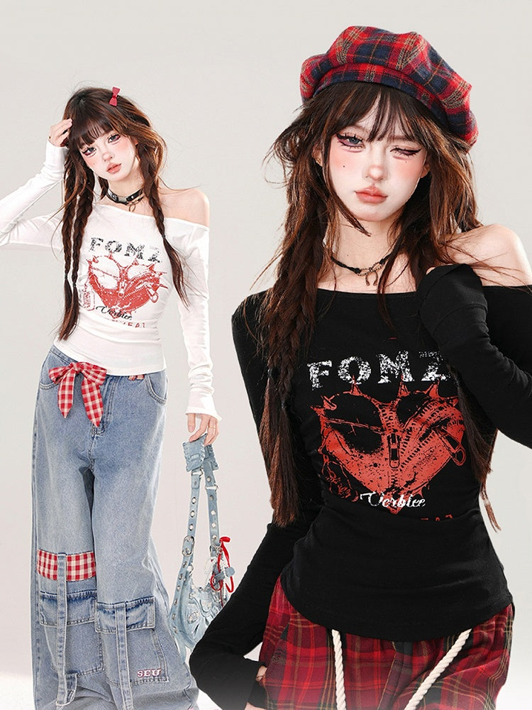 Schwarz/weißes Slim-Fit-Top mit asymmetrischem Ausschnitt und Herz