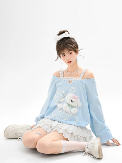 Zweiteiliger Top mit Cut-Out-Schulter und Kunstplüsch, Welpenspitze, verziert mit blauem Karomuster