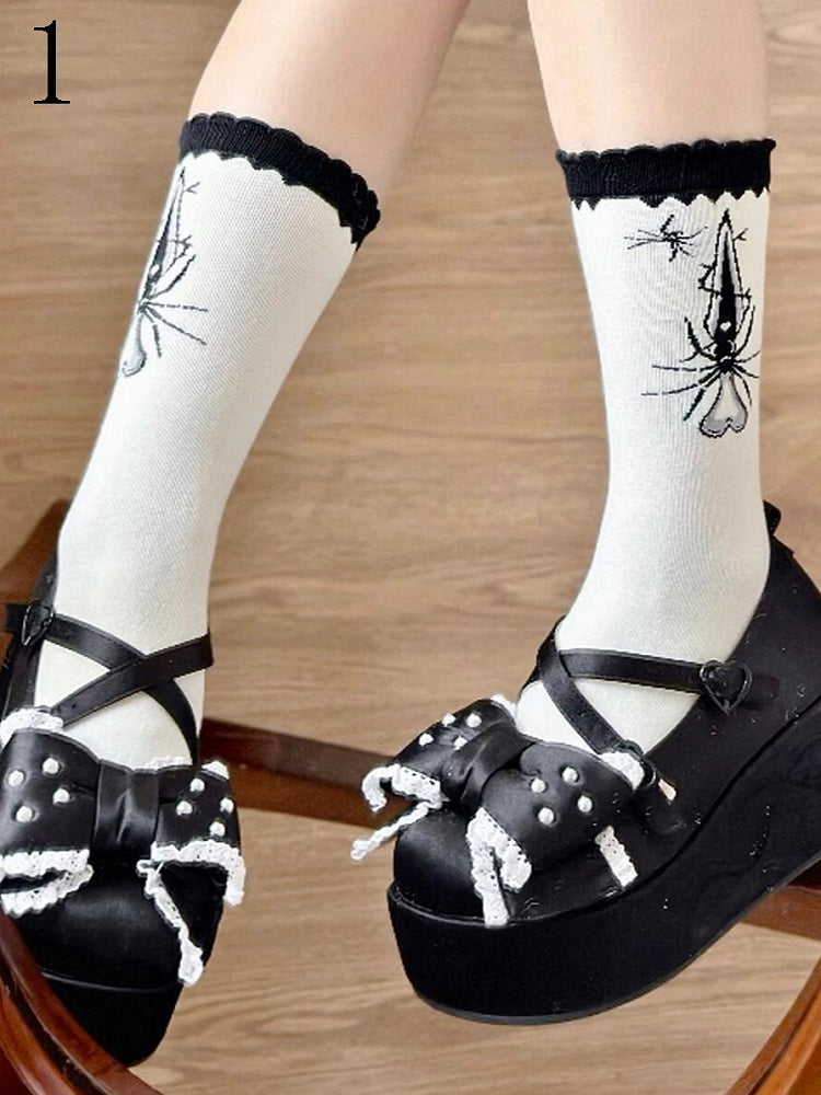 Lolita-Socken mit gepunktetem Schwert und schwarzem Muster und Spinnenmuster