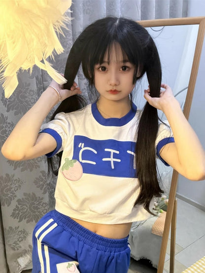 Klein – Kurzes Oberteil mit Rundhalsausschnitt und Erdbeer-Print in Blau