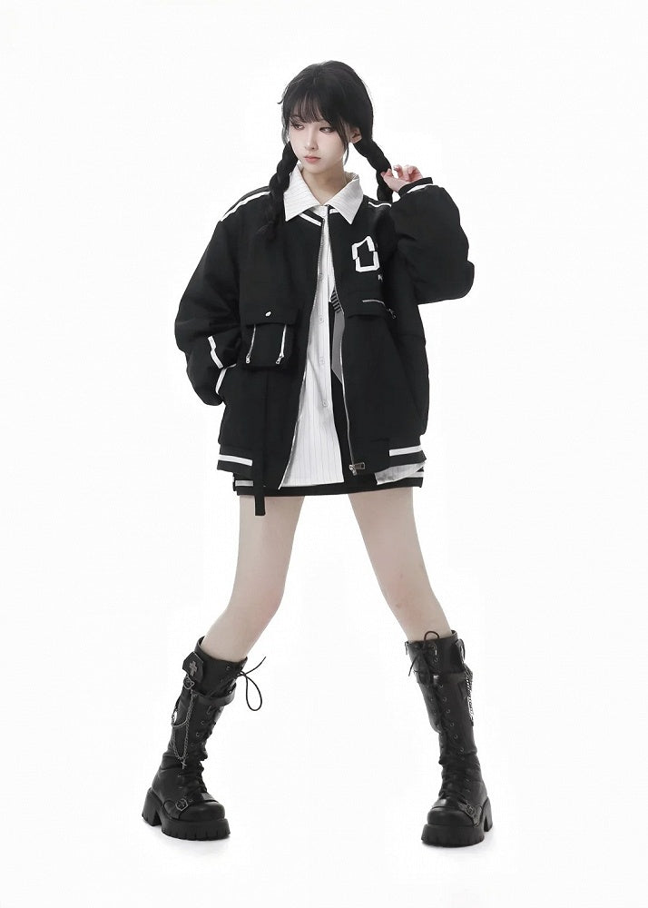 Schwarze, kurze Baseballjacke im Preppy-Stil mit Reißverschluss