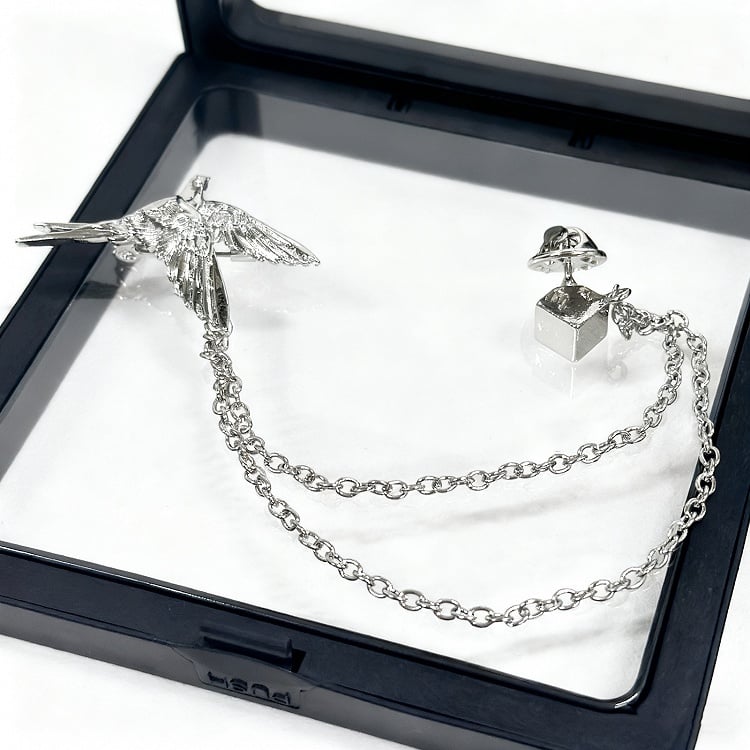 Brooch with Swallow Chinese Style Chain Golden/Silver Charm