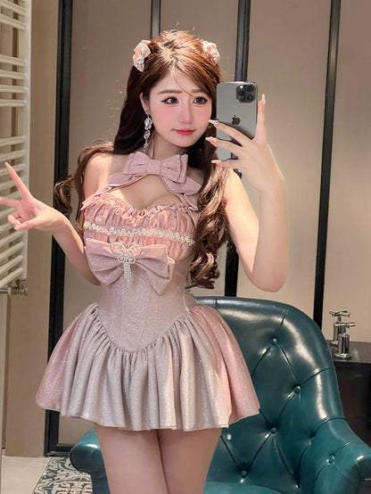 Schimmerndes, rosafarbenes Neckholder-Top mit herzförmigem Ausschnitt und langem Rock zum Geburtstag und Ballkleid