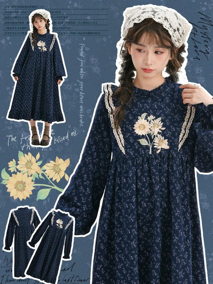 Dunkelblaues Mori Kei Blumenkleid mit Rüschenausschnitt und Blumenmuster