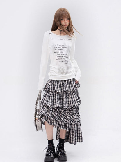 Glamorous – Bedrucktes Top mit weißem, asymmetrischem Ausschnitt