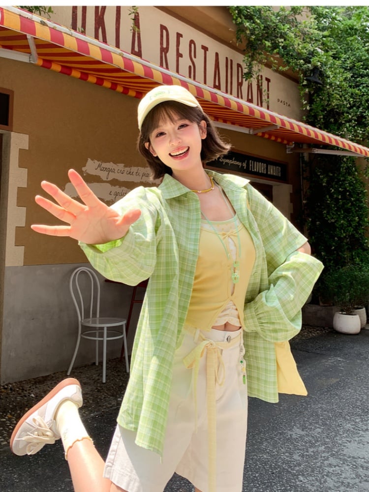 イエローのフェイクツーピースキャミソールトップスとグリーンのチェックシャツセット