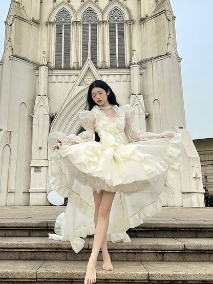 Hellgelbes, transparentes Oberteil mit langen Ärmeln und kaskadierendem Rüschensaum