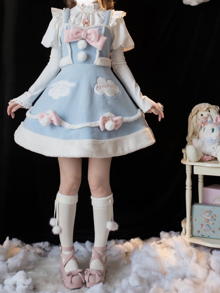 Blaues Winterkleid mit Pompom-Schleifen