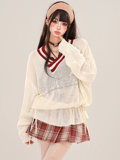 Aprikosenfarbenes, halbtransparentes, lockeres Strickoberteil mit V-Ausschnitt und gerüschter Taille