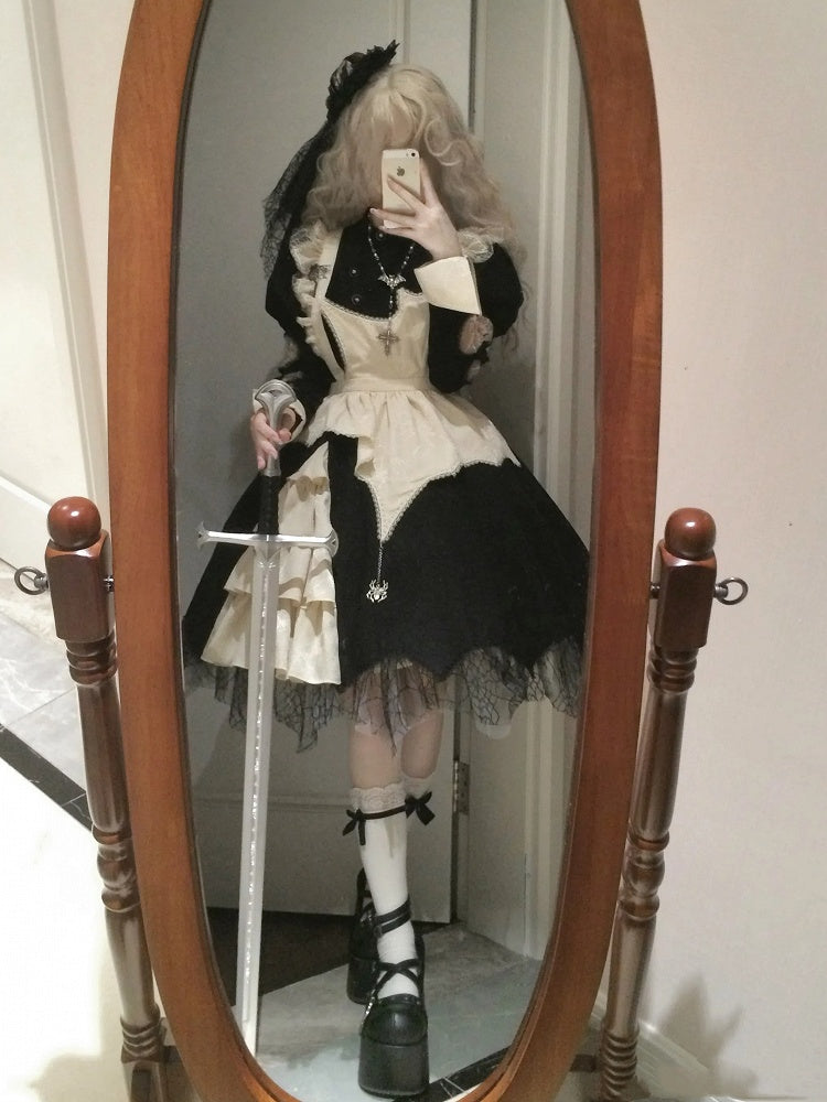 黒の曲線模様の蜘蛛の巣裾のダークメイドロリータドレス（ベージュのエプロン付き）