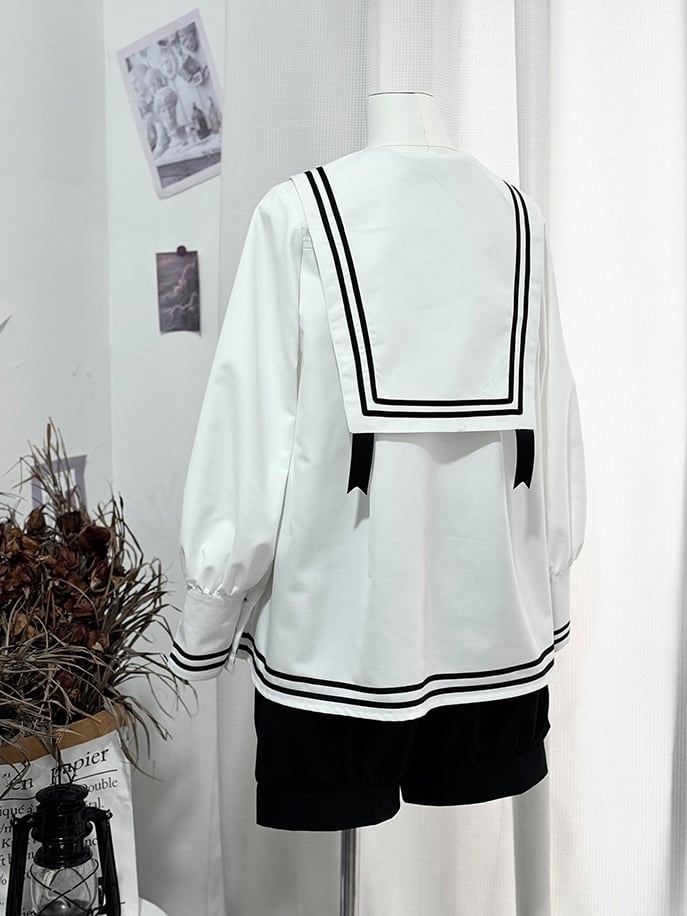 シャツ（セーラー）白襟長袖黒ショートパンツ