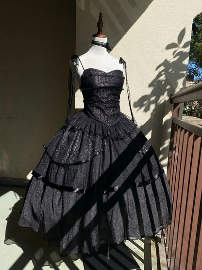 Schwarzes Spaghetti Lolita Kleid mit geschichteten Trägern, elegant, schimmernd