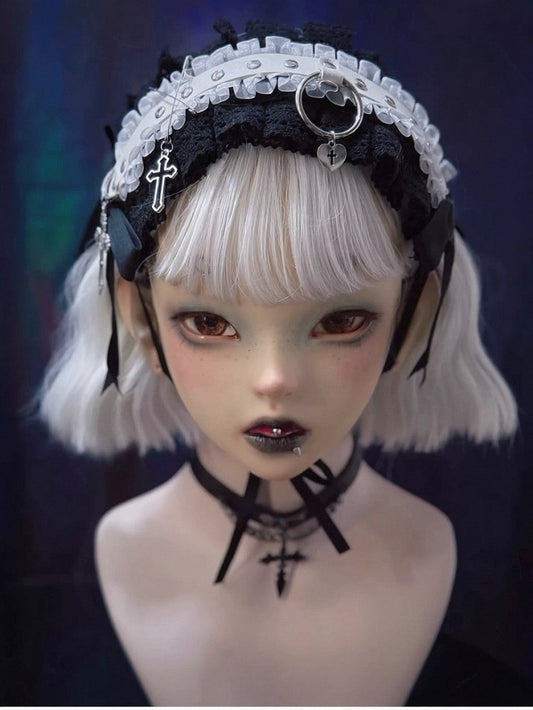 Bandeau gothique en dentelle noire et blanche avec croix - Strange Sugar