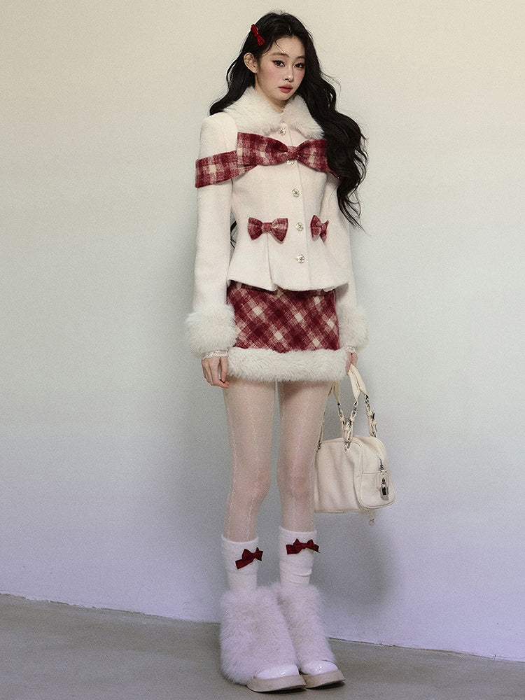 赤いチェック柄スカートのふわふわ裾