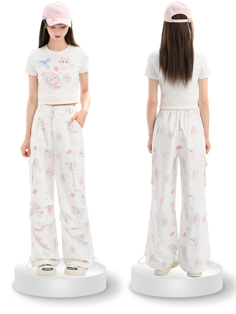 Cuffs – Entzückende weiße Hose mit weitem Bein und Cargotaschen mit Kitty-Print und Kordelzug