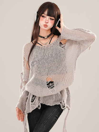 Grau/weißes, halbtransparentes Stricktop mit asymmetrischem Ausschnitt und Löchern im Used-Look