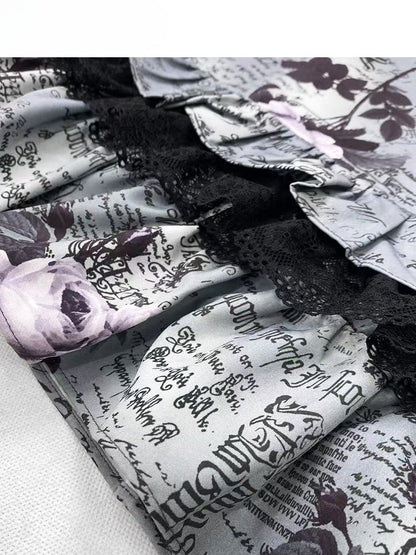 Glamorous – Stufenrock in Schwarz, Y2K-Spitzenbesatz, Blumen- und Buchstabendruck