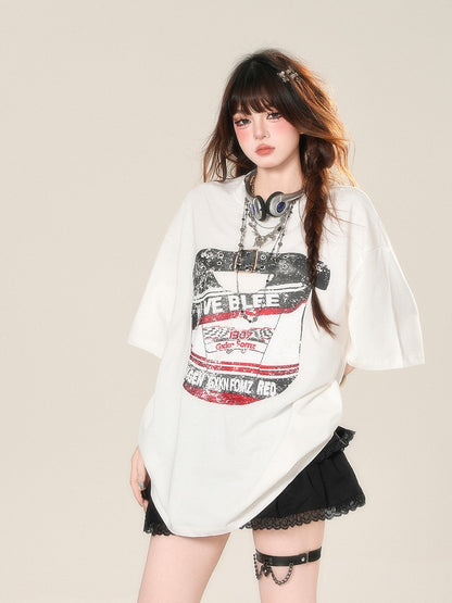 Weißes, lockeres Sport-T-Shirt mit Rundhalsausschnitt und Grafik