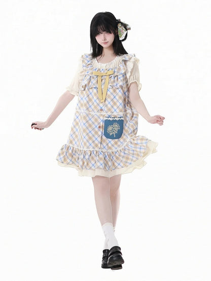 ベージュのレーストリム半袖セミシアーブラウス